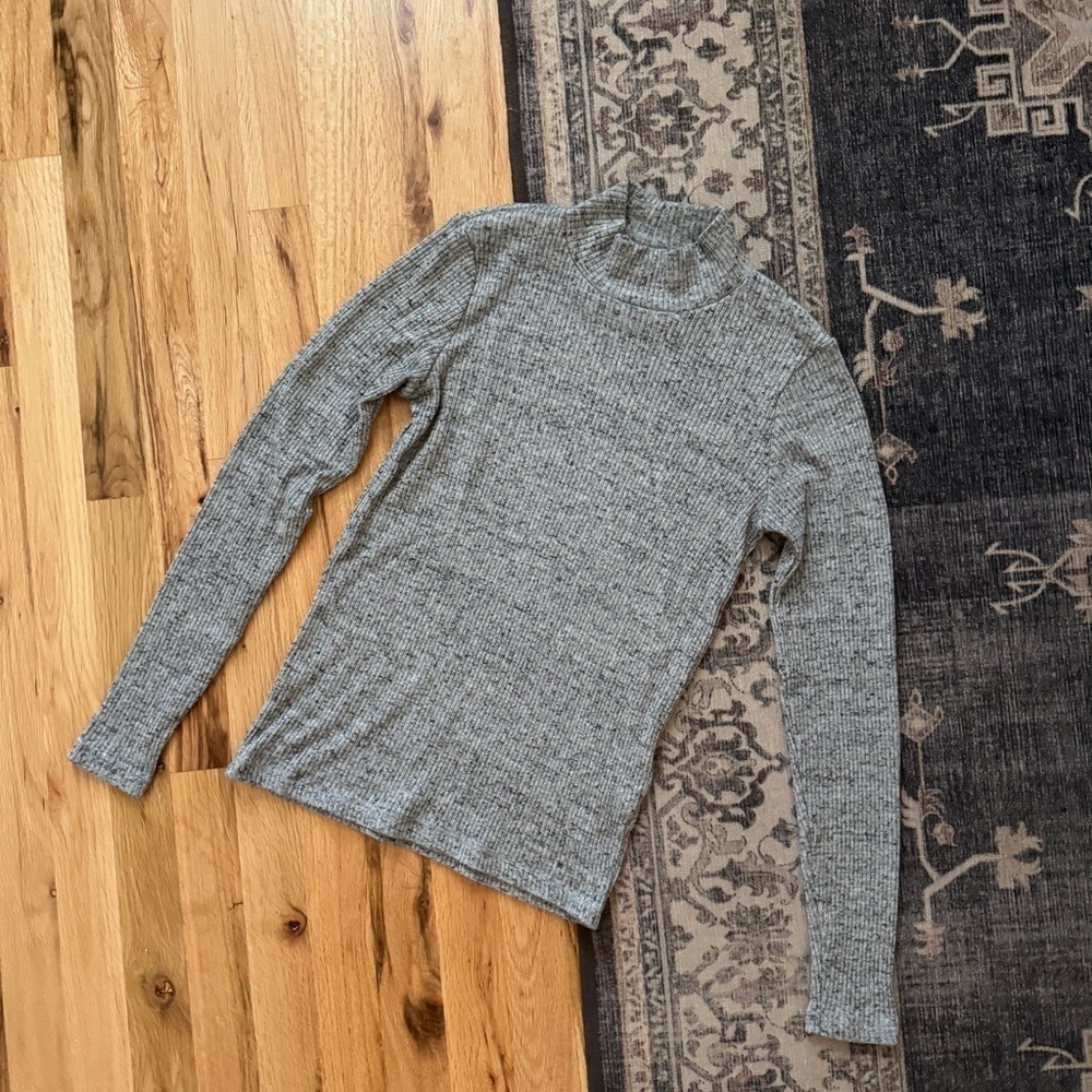 Uniqlo Gray Speckle Ribbed Knit Mockneck Sweater Small